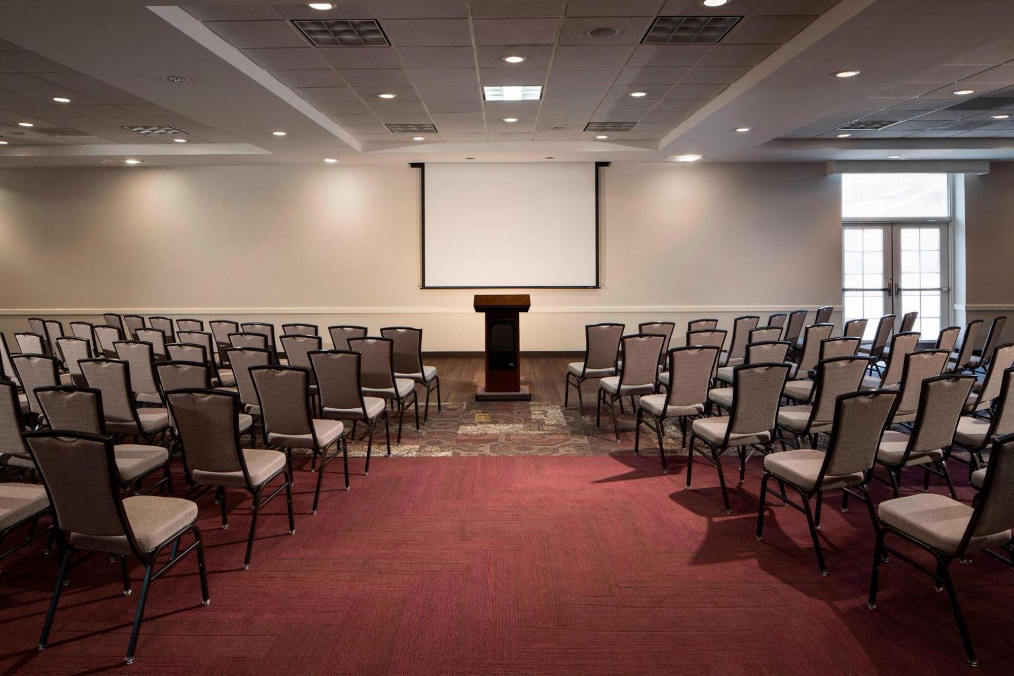 By Marriott Universities At The Capitol Hotel 3*
