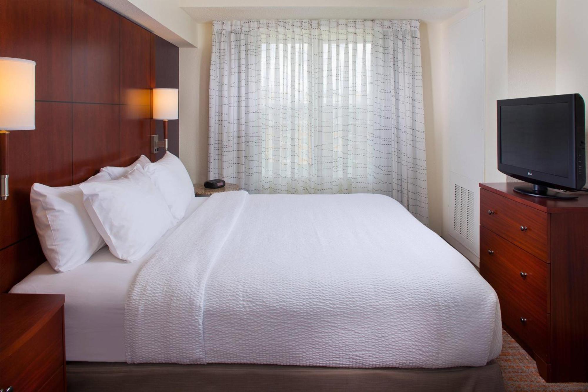 Hotel By Marriott Universities At The Capitol