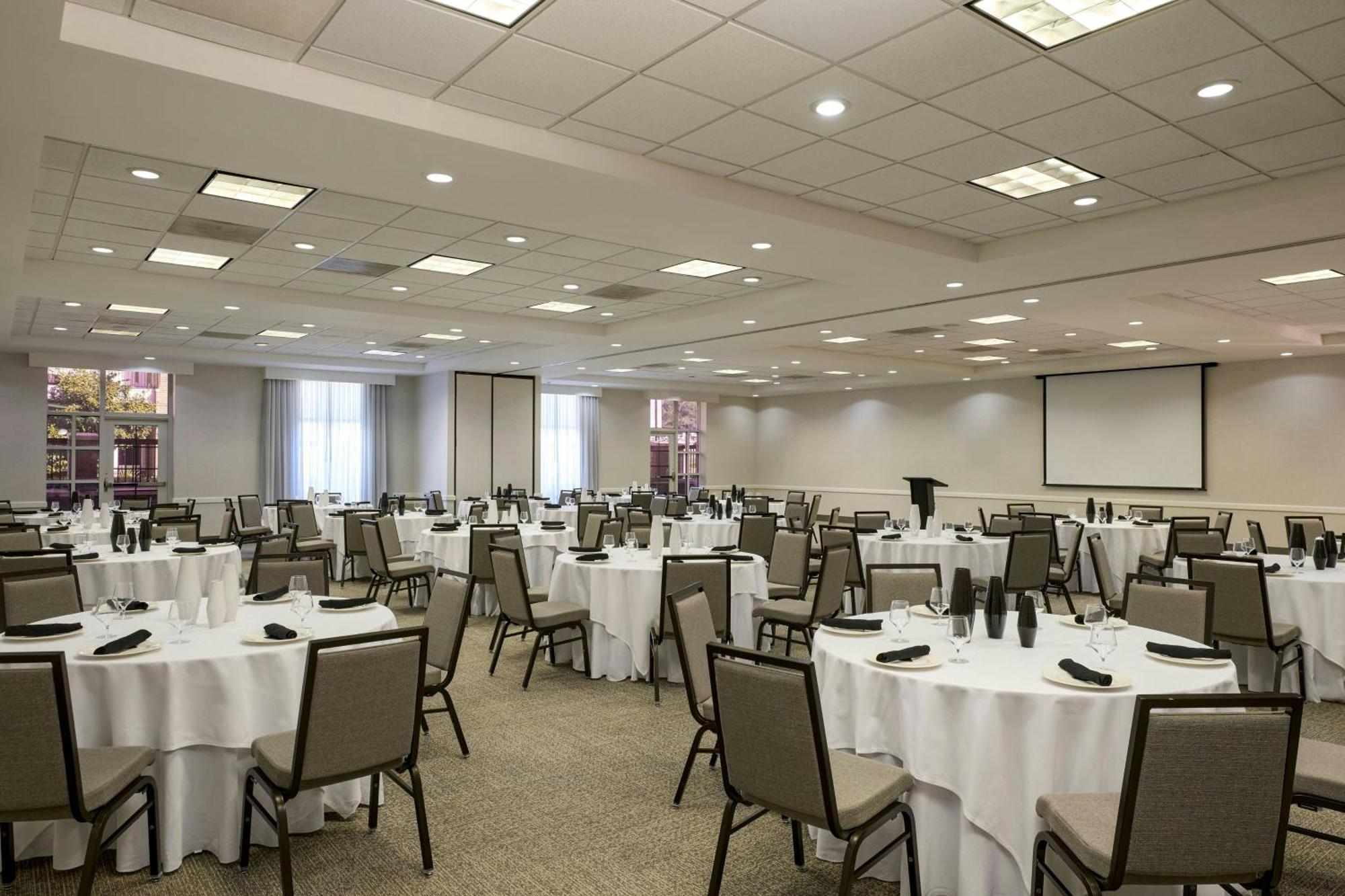 By Marriott Universities At The Capitol Hotel 3*