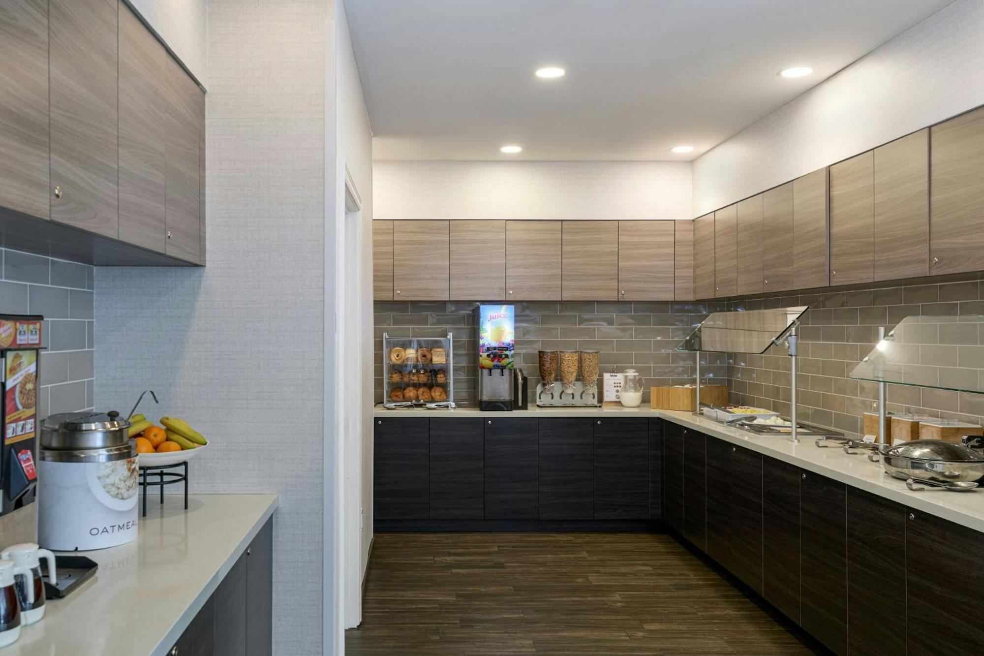 Hotel By Marriott Universities At The Capitol 3*
