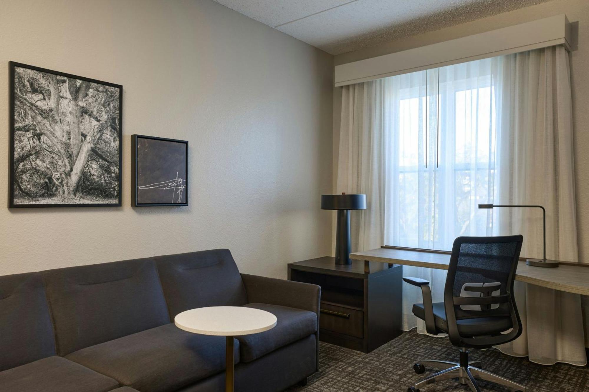 Hotel By Marriott Universities At The Capitol 3*