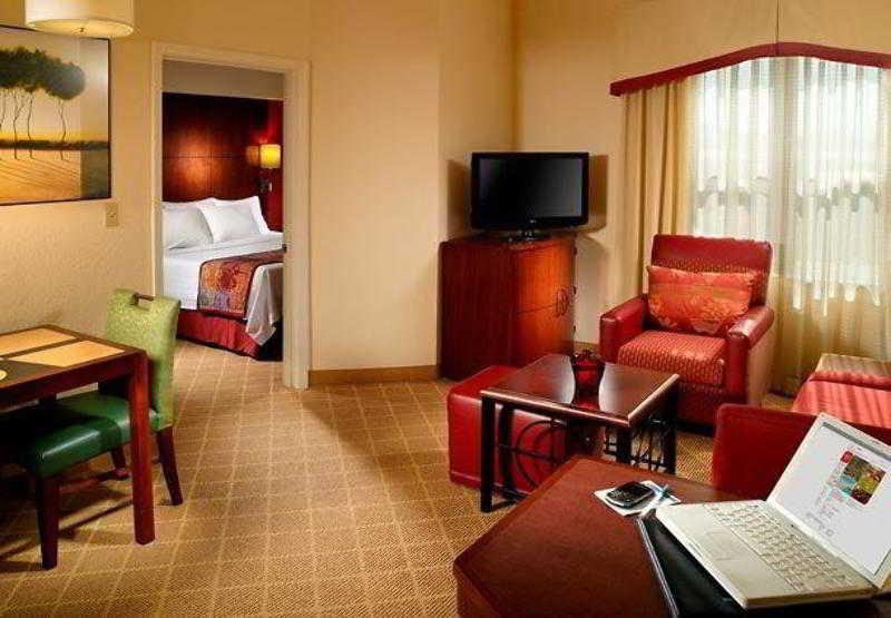 By Marriott Universities At The Capitol Hotel 3*