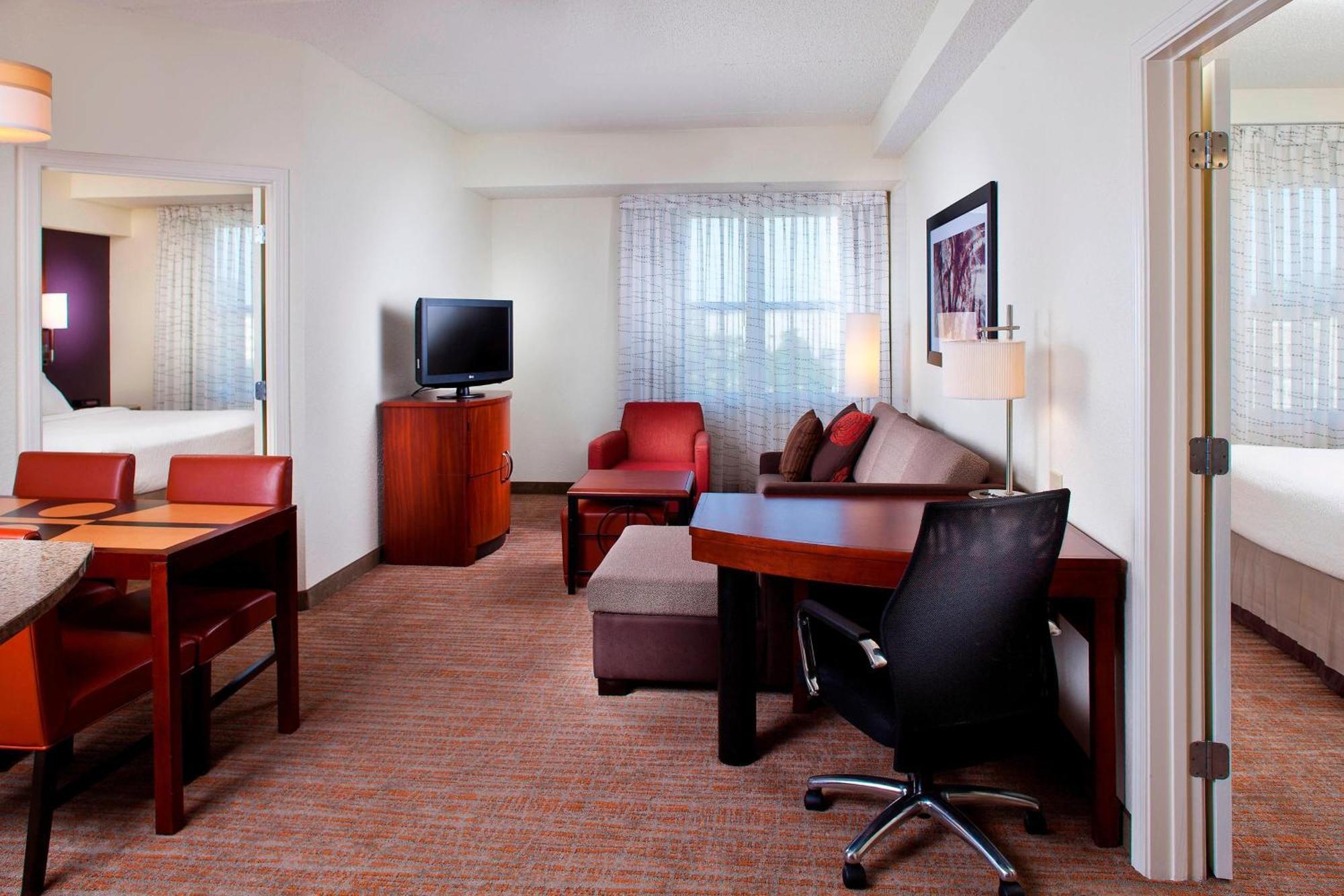 By Marriott Universities At The Capitol Hotel