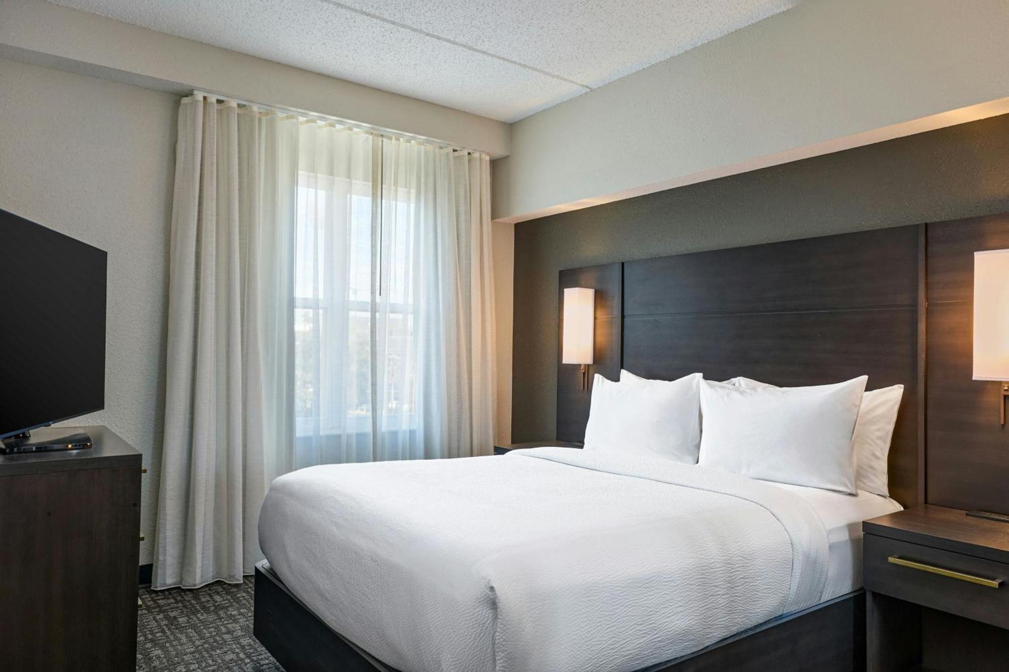 Hotel By Marriott Universities At The Capitol