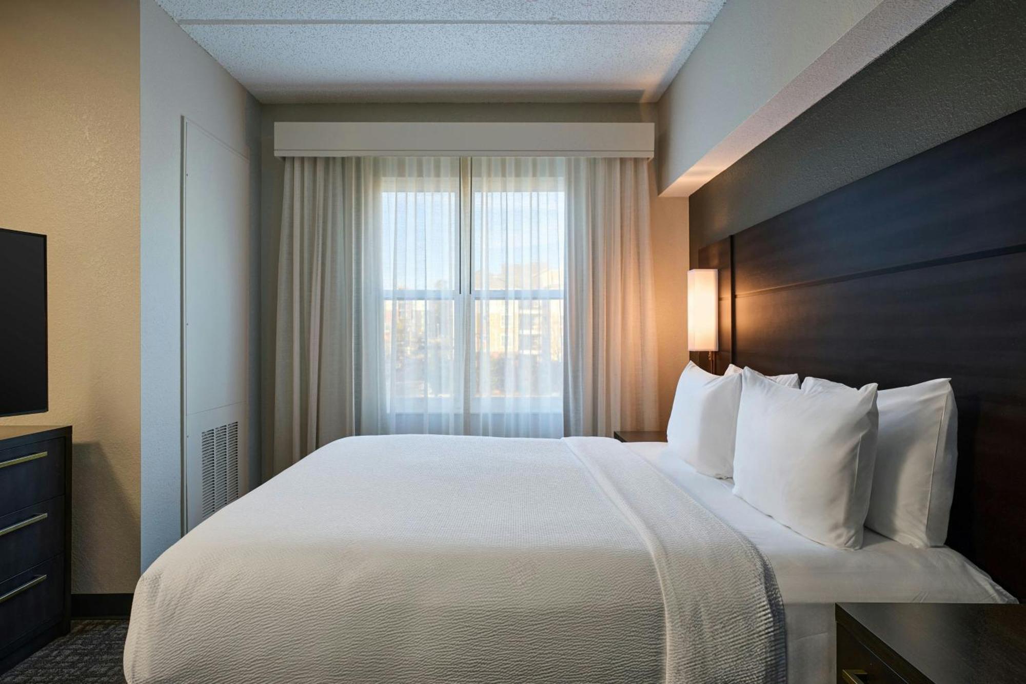 By Marriott Universities At The Capitol Hotel 3*
