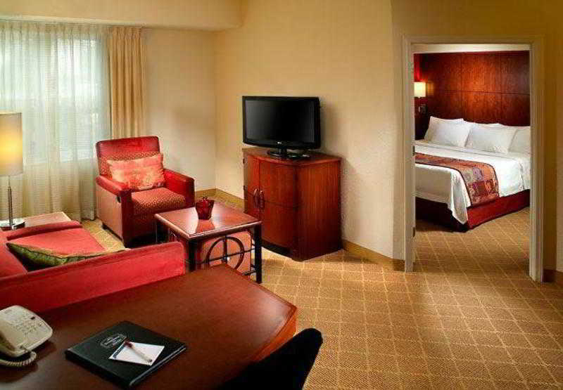 Hotel By Marriott Universities At The Capitol