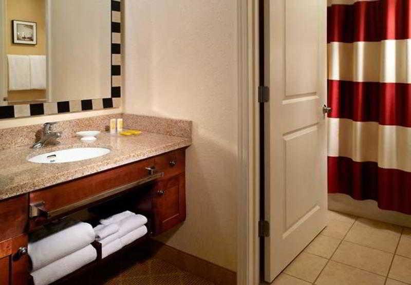 Hotel By Marriott Universities At The Capitol 3*